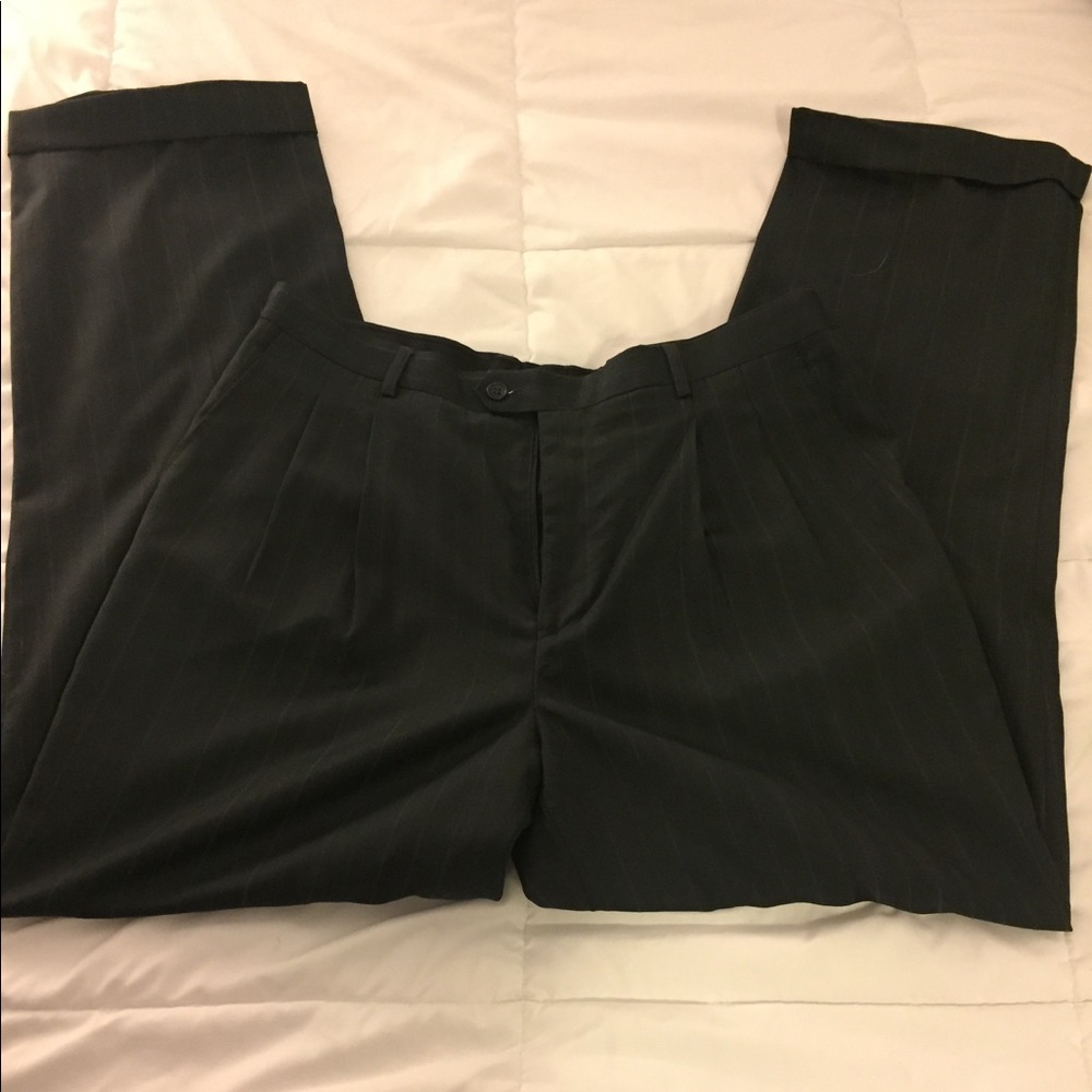 🎉🎉🎉🎉men’s Bertucci dress striped pants